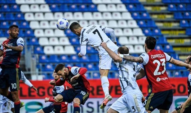 半岛app-C罗首度认领第一射手头衔 原因暖心：多算贝利10球